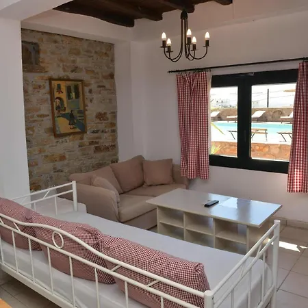 Ξενοδοχείο με διαμερίσματα Paradisia 3*