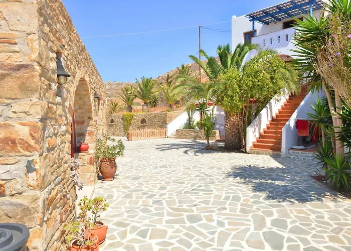 Paradisia Naxos City