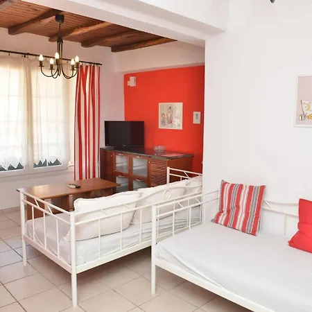 Paradisia Aparthotel 3*