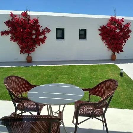 Paradisia Aparthotel 3*