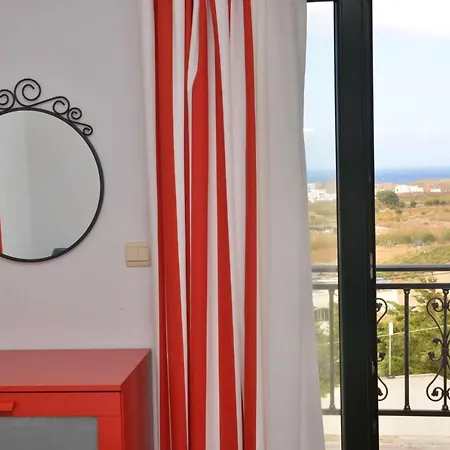 アパートホテル Paradisia Naxos City
